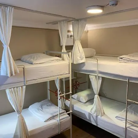 Hostal Mixed Bunk Bed Cheap Sleeping Place *